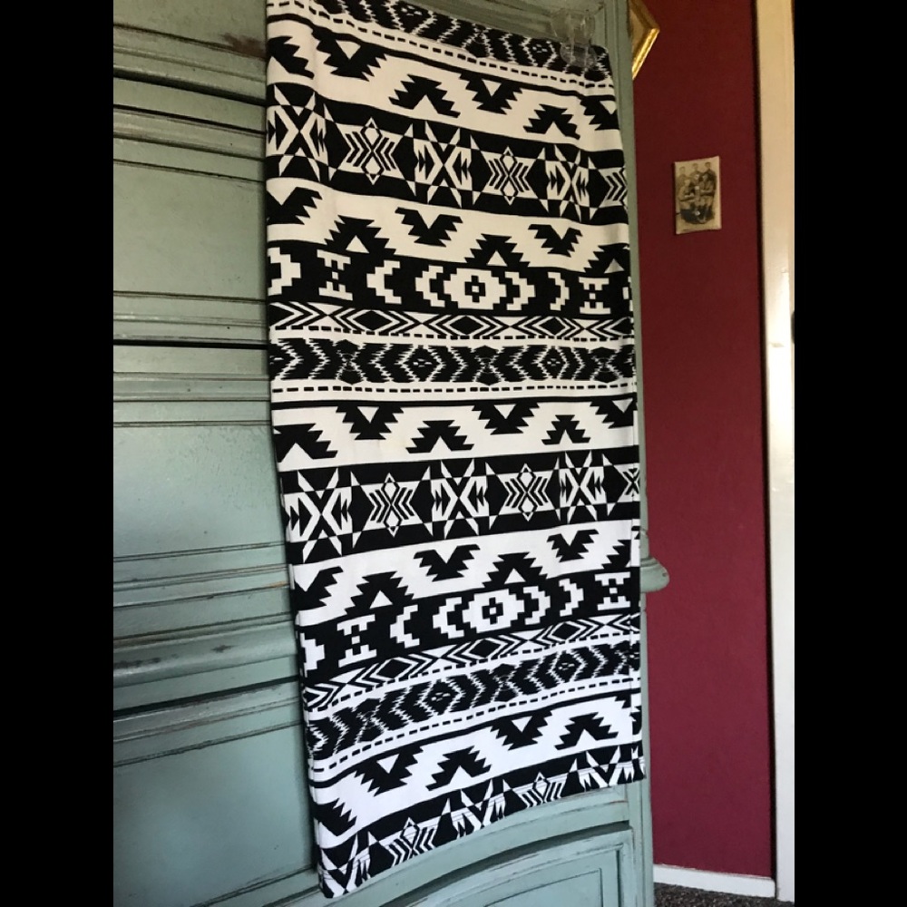Southwestern print pencil midi skirt